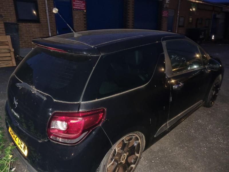 Usado Citroën DS3 110 CV (80 kW) 2012 Negro Utilitario