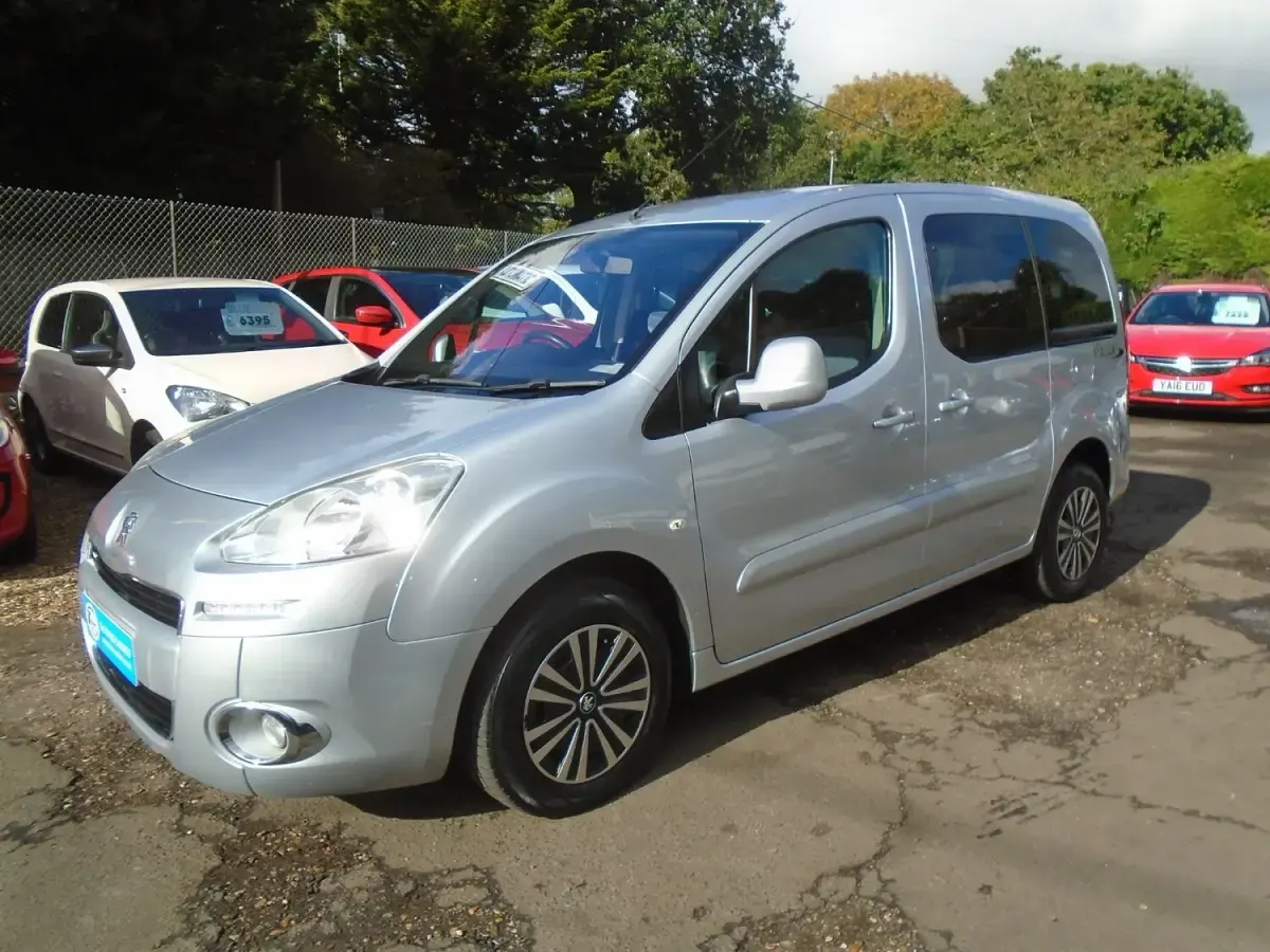 Used Peugeot TePee S 92 HP (67 kW) 2013 Silver MPV