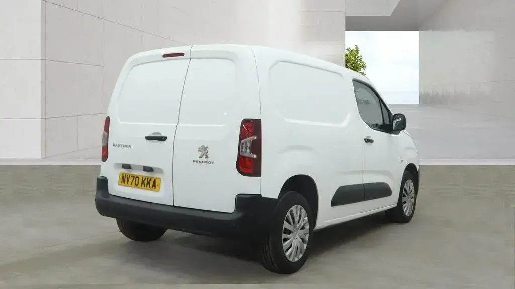 Used Peugeot Partner 100 HP (73 kW) 2021 White MPV