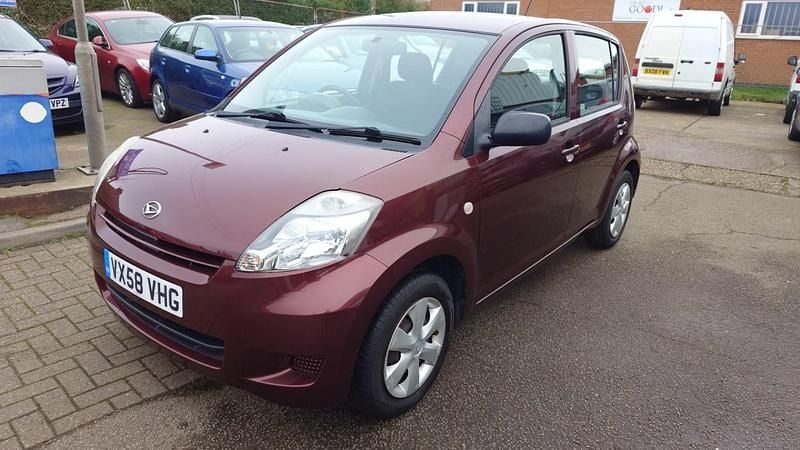 Used Daihatsu Sirion 69 HP (50 kW) 2008 Red Hatchback