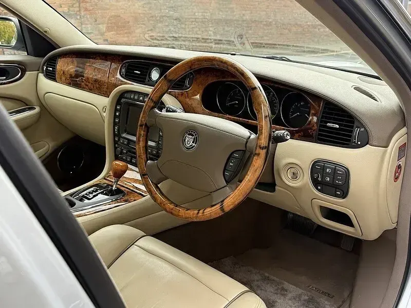 Used Jaguar XJ Sovereign 400 HP (294 kW) 2025 Silver Sedan