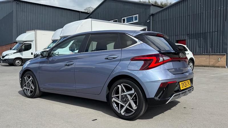 Used Hyundai i20 Premium 90 HP (66 kW) 2025 Blue Hatchback