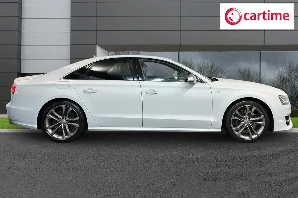 Usado Audi S8 Advanced 520 CV (382 kW) 2015 Blanco Berlina