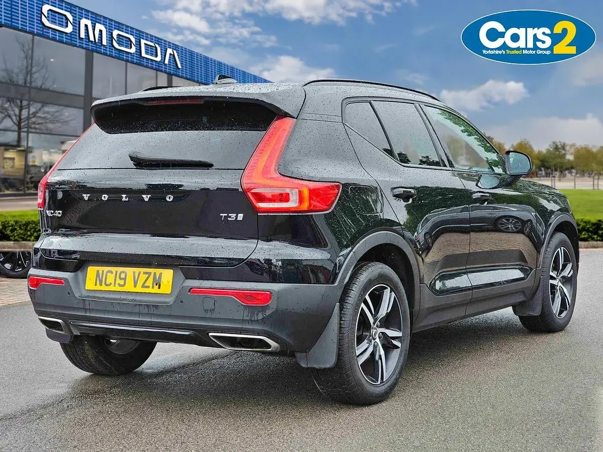 Used Volvo XC40 R-Design 163 HP (119 kW) 2019 Black SUV
