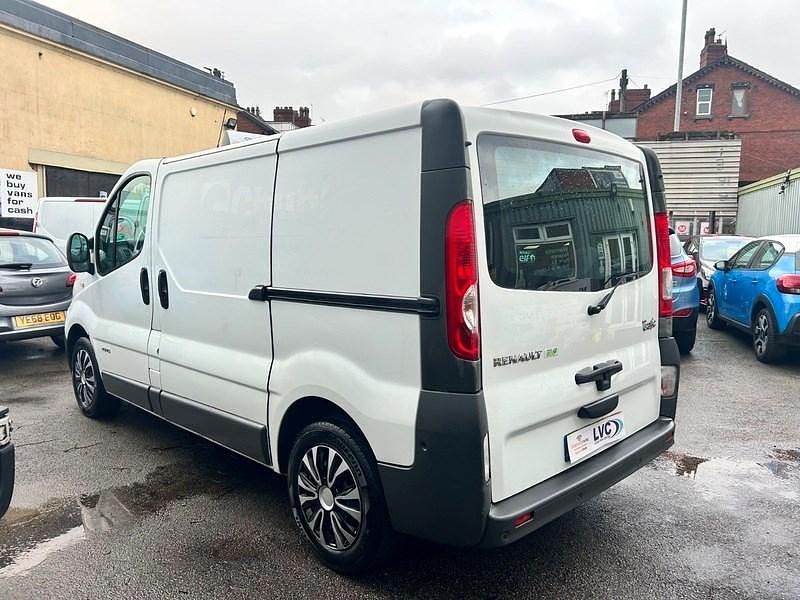 Used Renault Trafic 115 HP (84 kW) 2011 White MPV