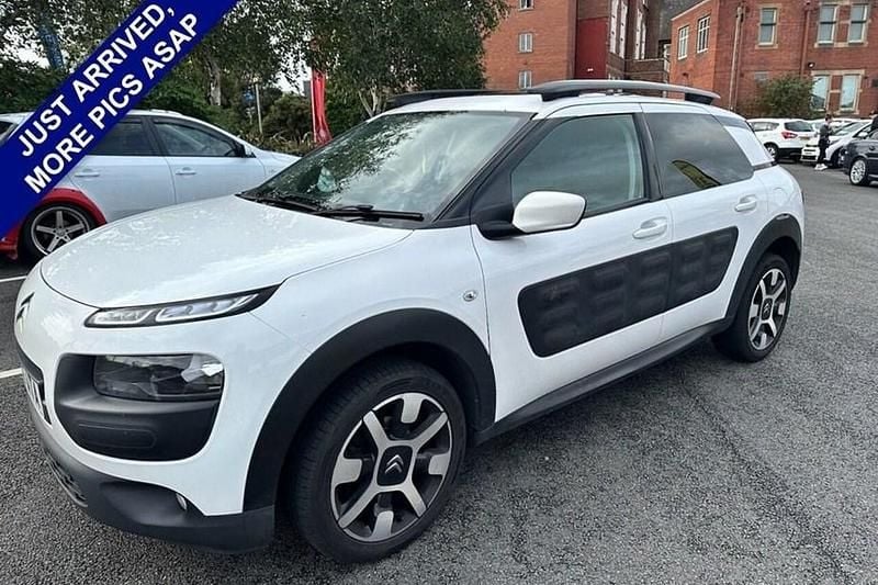 White Used 2017 Citroën C4 Cactus Flair Hatchback | £4,995 (Good price) - Image 1/1