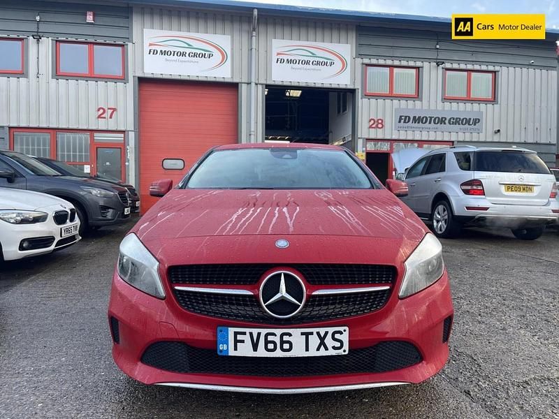 Used Mercedes A160 SE 102 HP (75 kW) 2017 Red Hatchback