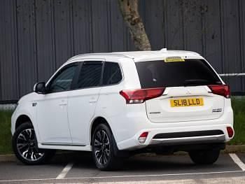 Used Mitsubishi Outlander P-HEV 200 HP (147 kW) 2018 White SUV