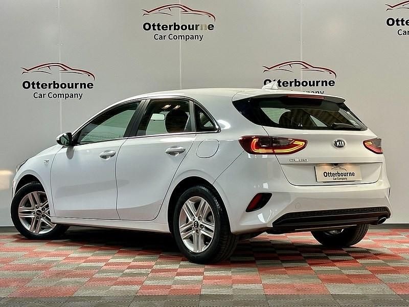 Used Kia Ceed 118 HP (86 kW) 2019 White Hatchback