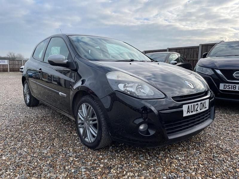 Used Renault Clio IV Dynamique 75 HP (55 kW) 2012 Black Hatchback