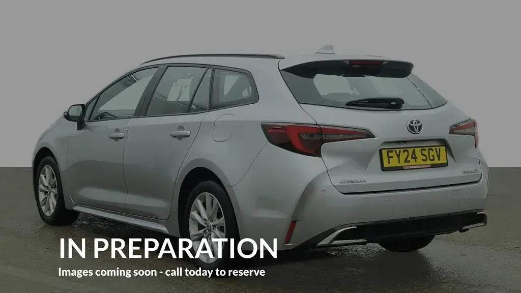Używany Toyota Corolla 2024 Srebrny Kombi