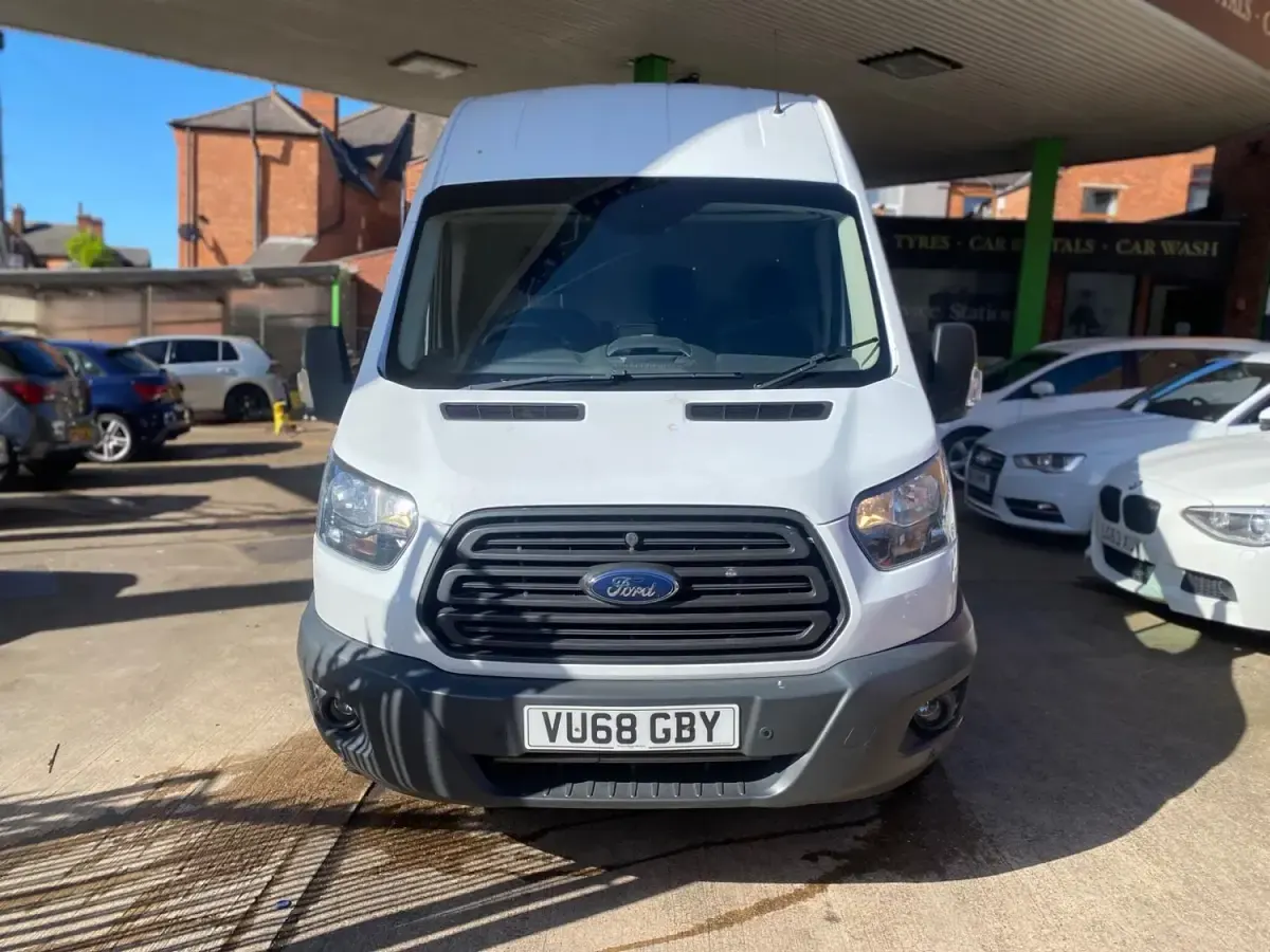 Usado Ford Transit 130 HP (95 kW) 2018 Branco Van