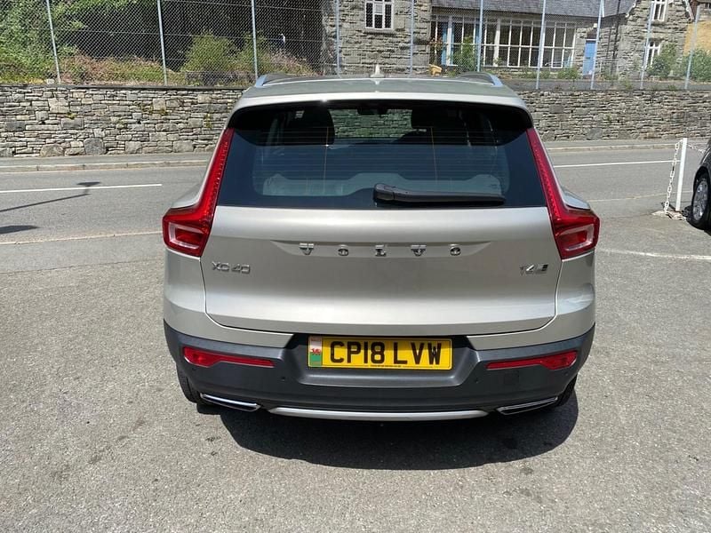 Used Volvo XC40 Inscription 197 HP (144 kW) 2018 Gold SUV