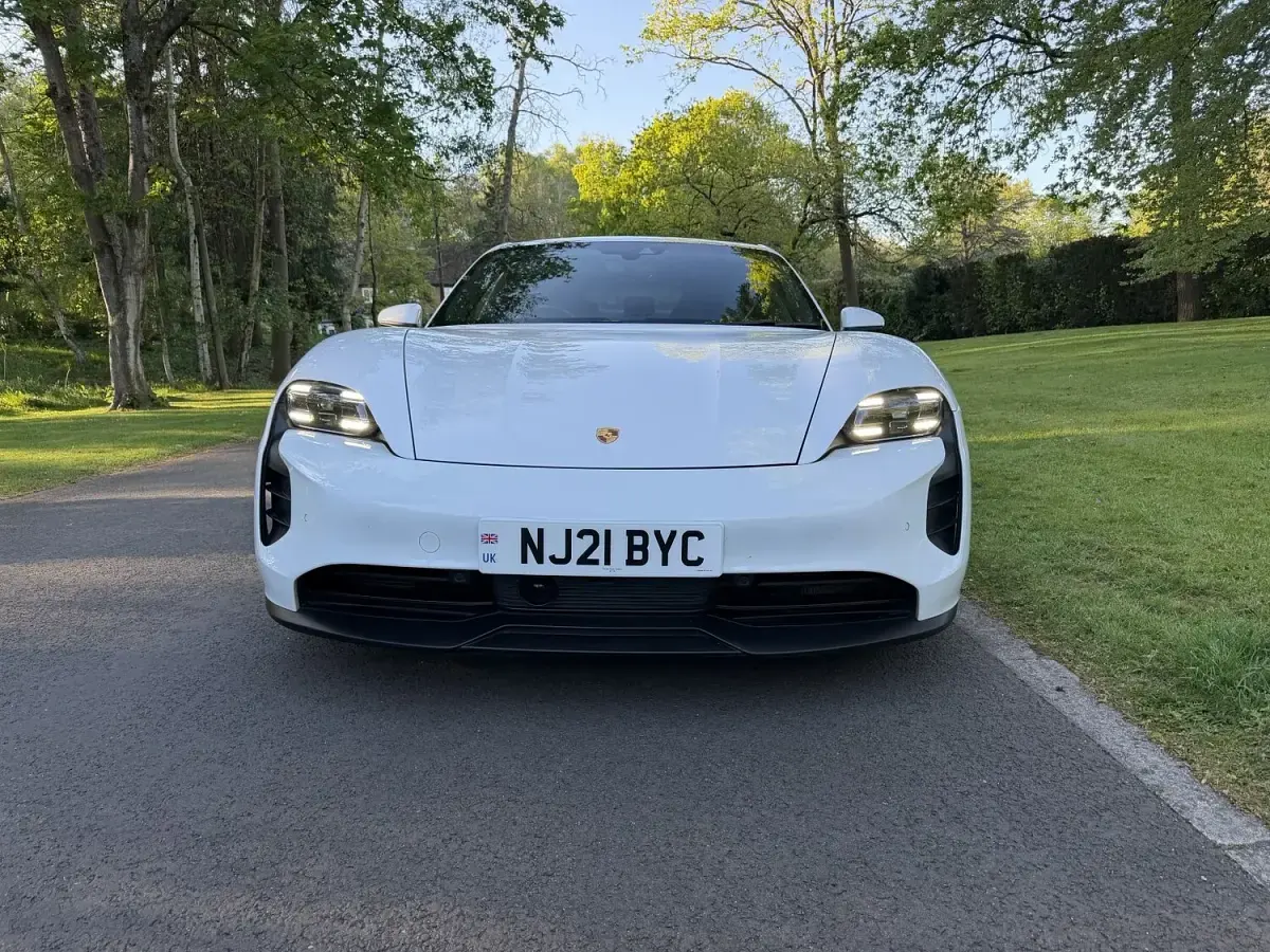 Used Porsche Taycan Performance Package 419 kW (571 HP) 2021 White Sedan