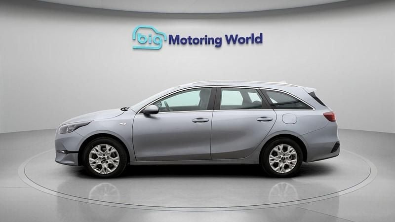 Usado Kia Ceed 2024 Prateado Citadino