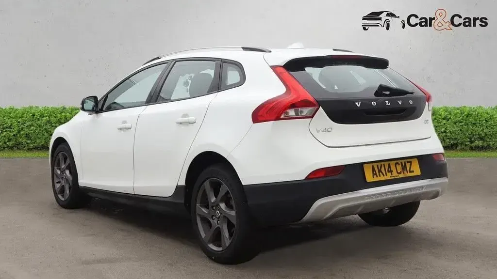 Used Volvo V40 2014 White Hatchback