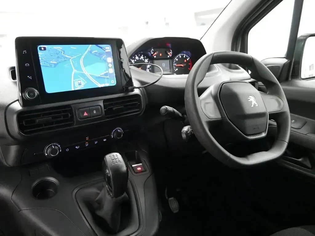 Used Peugeot Partner Premium 100 HP (73 kW) 2021 White MPV
