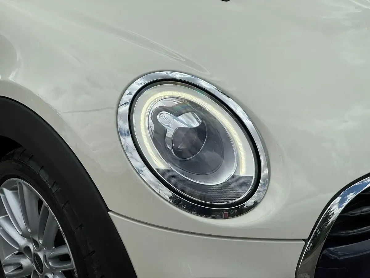 Used Mini Cooper Hatch 2017 White Hatchback