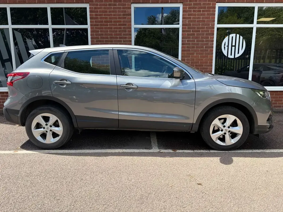 Used Nissan Qashqai Acenta Premium 115 HP (84 kW) 2019 Grey SUV
