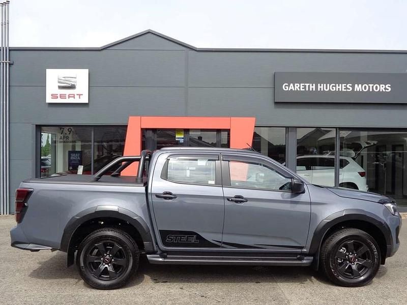 Used Isuzu D-Max 163 HP (119 kW) 2025 Grey Pickup
