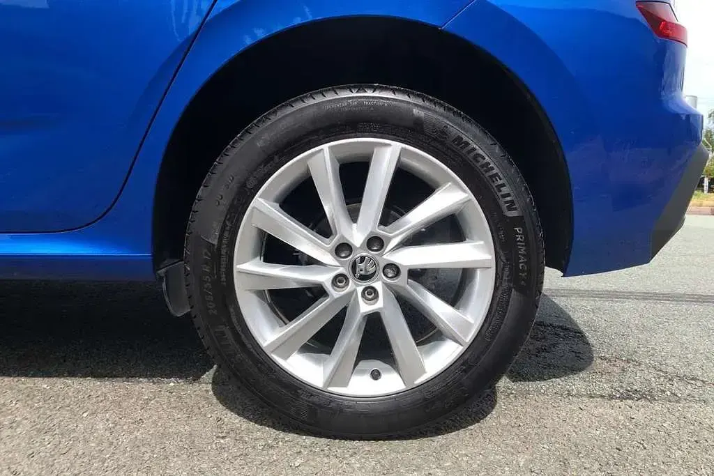 Used Skoda Kamiq SE 94 HP (69 kW) 2024 Blue SUV