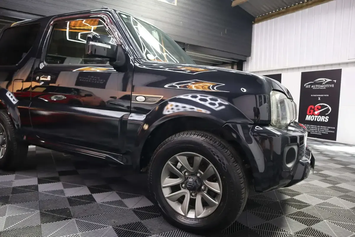Used Suzuki Jimny SZ4 85 HP (62 kW) 2015 Black SUV