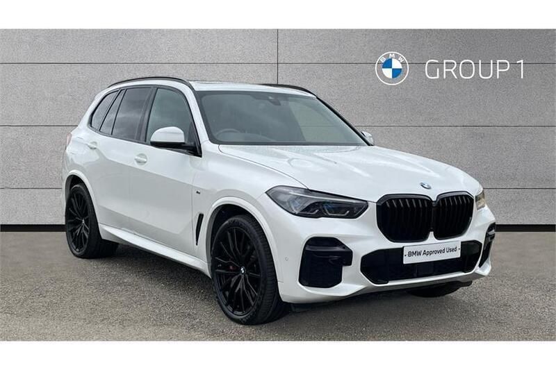 Mineral white metallic Used 2022 BMW X5 M Sport SUV | £54,633 (Fair price) - Image 1/4
