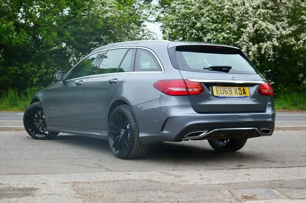 Begagnad Mercedes C220 AMG line 2019 Grå Kombi