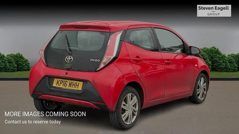 Used Toyota Aygo x-press 69 HP (50 kW) 2016 Red Hatchback