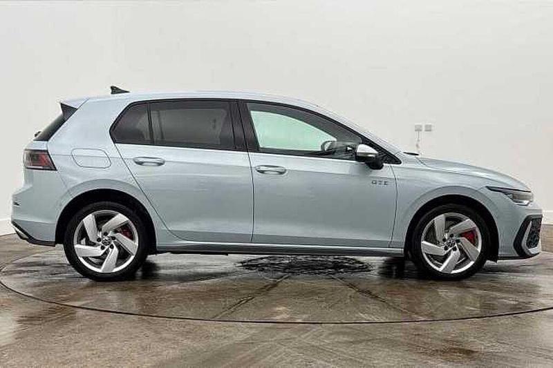 Used VW Golf VIII GTE 272 HP (200 kW) 2025 Blue Hatchback