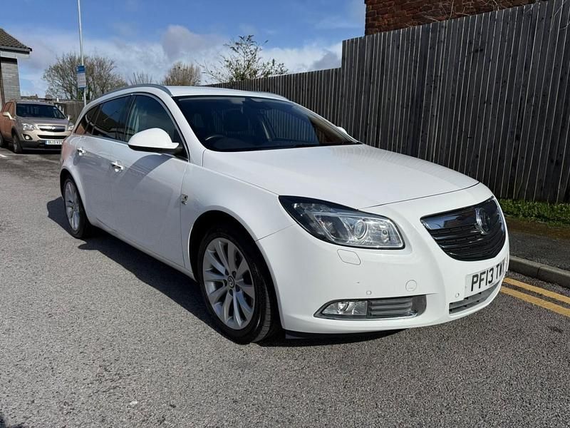 Used Vauxhall Insignia Elite 160 HP (117 kW) 2013 White Estate