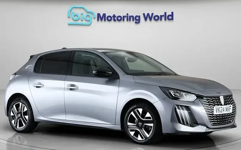 Used Peugeot 208 Allure 101 HP (74 kW) 2024 Hatchback