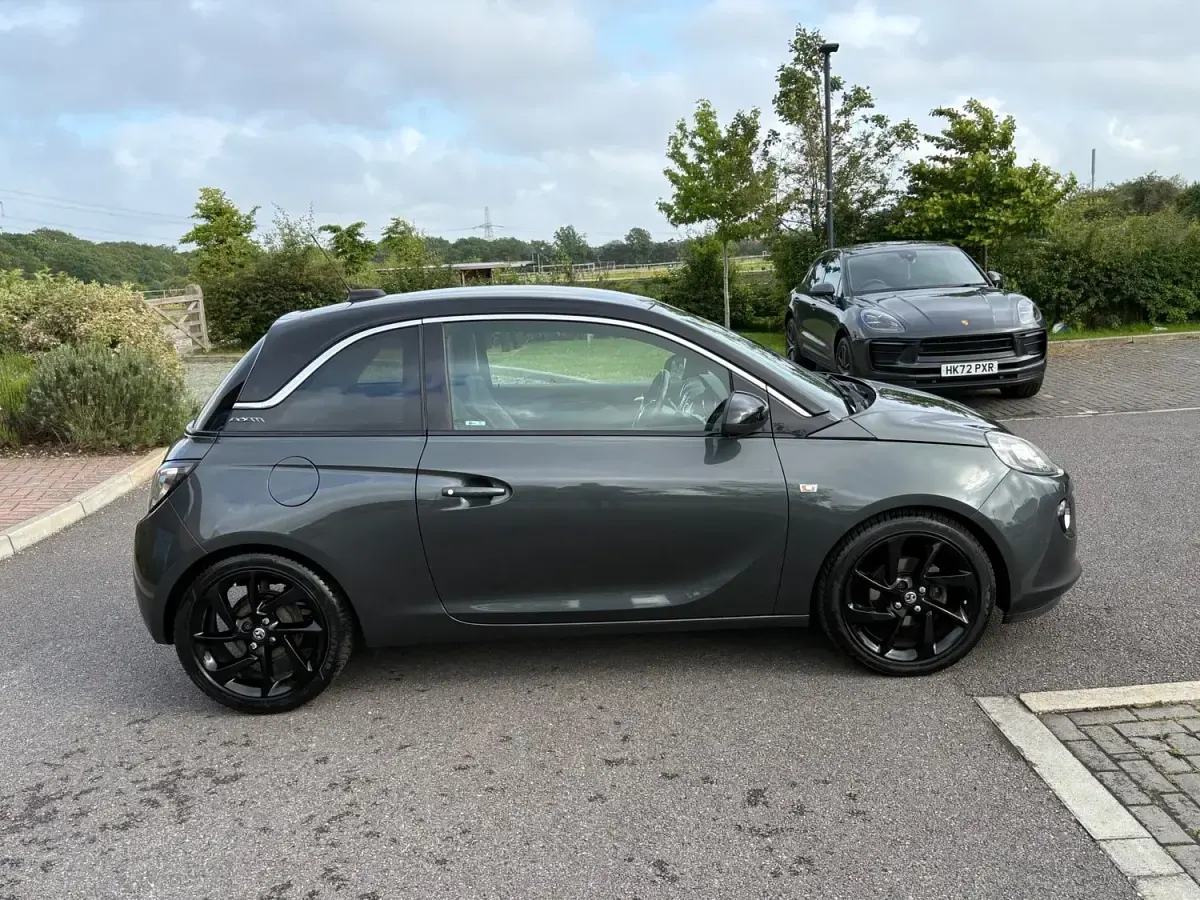 Usado Vauxhall Adam Slam 100 HP (73 kW) 2017 Cinzento Citadino