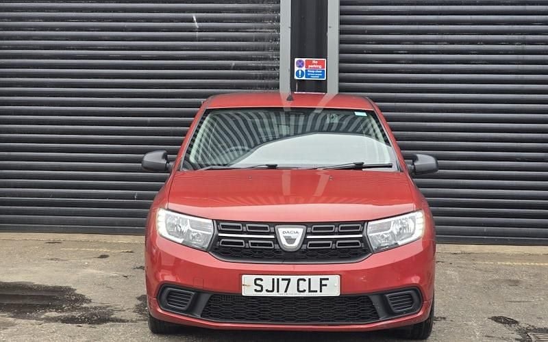 Usado Dacia Sandero Ambiance 90 HP (66 kW) 2017 Vermelho Citadino
