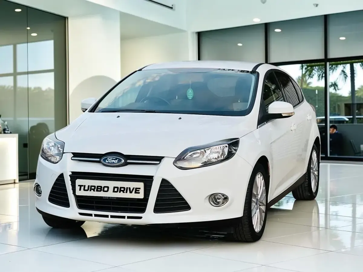 Used Ford Focus Zetec 2012 White Hatchback