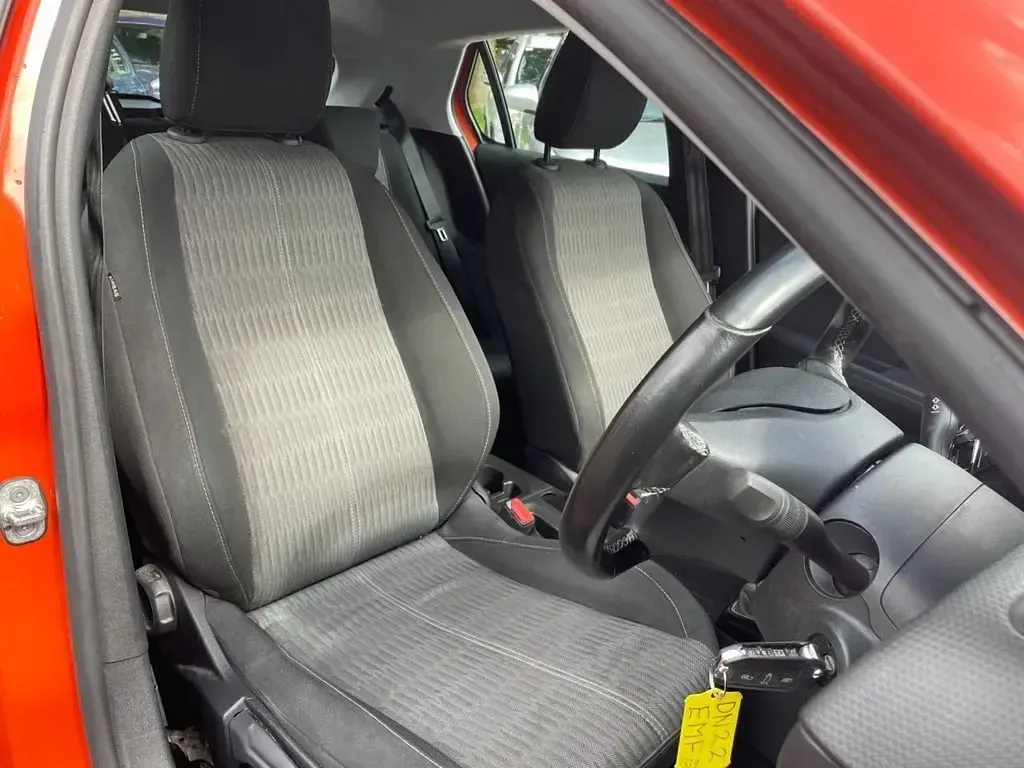 Second-hand Vauxhall Corsa Edition 75 CP (55 kW) 2022 Portocaliu Hatchback