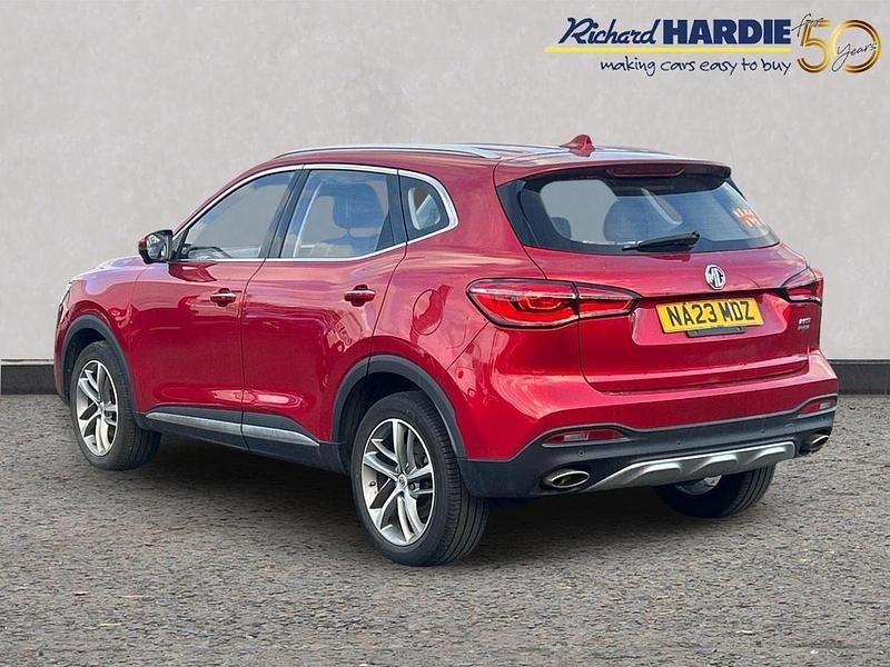 Used MG HS Excite 254 HP (186 kW) 2023 Red SUV