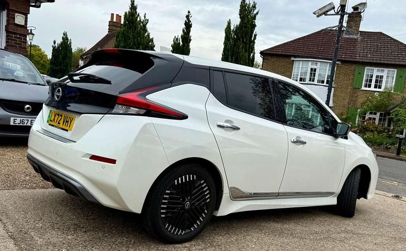 Begagnad Nissan Leaf Tekna 110 kW (150 HK) 2022 Vit Halvkombi