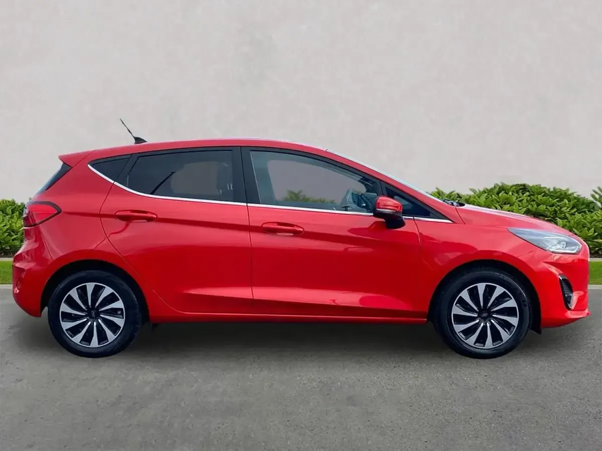 Usado Ford Fiesta Titanium 2023 Rojo Utilitario
