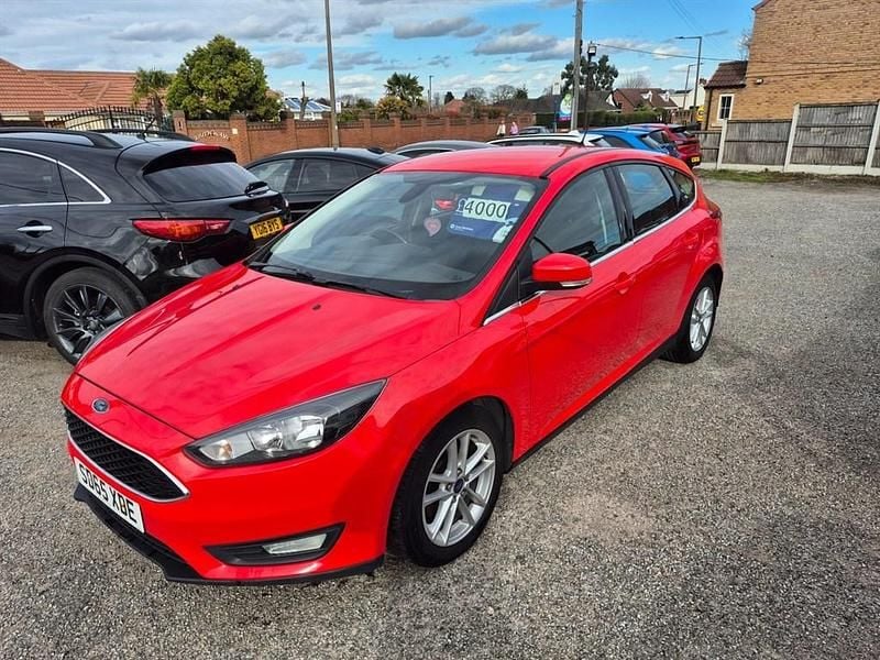 Used Ford Focus Zetec 115 HP (84 kW) 2015 Red Hatchback