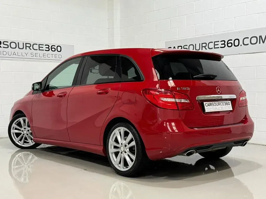 Used Mercedes B180 109 HP (80 kW) 2014 Red Hatchback