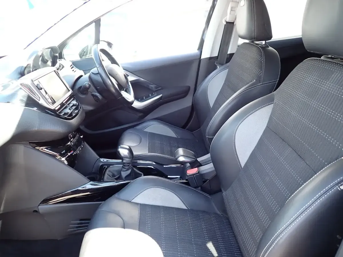 Used Peugeot 2008 Allure 100 HP (73 kW) 2017 Black SUV