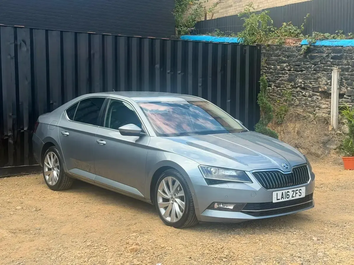 Used Skoda Superb LAURIN & KLEMENT 2016 Grey Hatchback