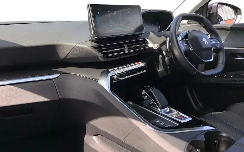 Used Peugeot 3008 Active+ 300 HP (220 kW) 2022 White SUV
