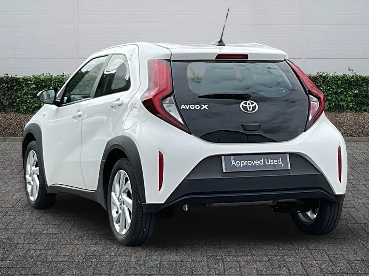 Used Toyota Aygo X PURE 72 HP (52 kW) 2024 White SUV