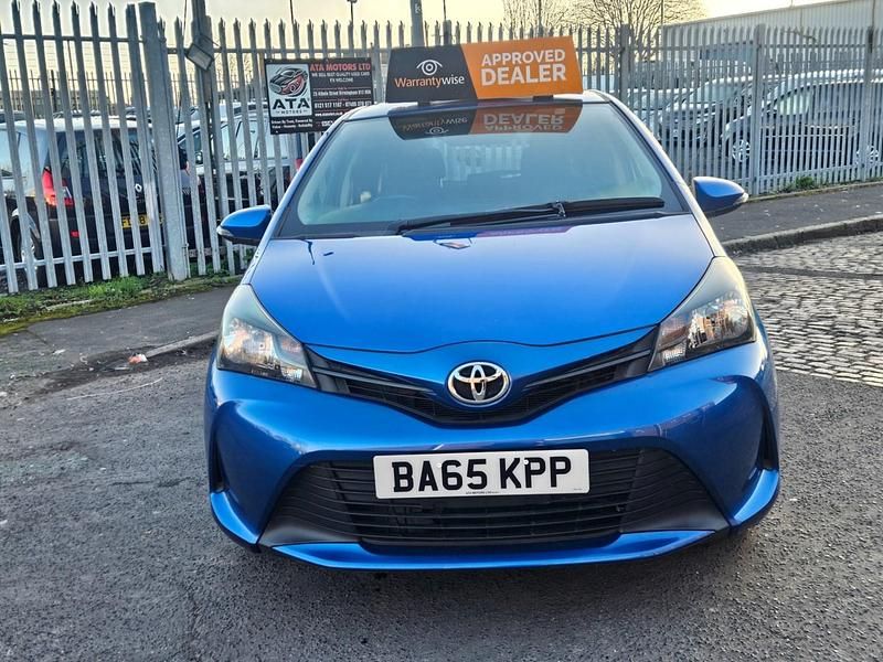 Used Toyota Yaris Multidrive S 99 HP (72 kW) 2015 Blue Hatchback
