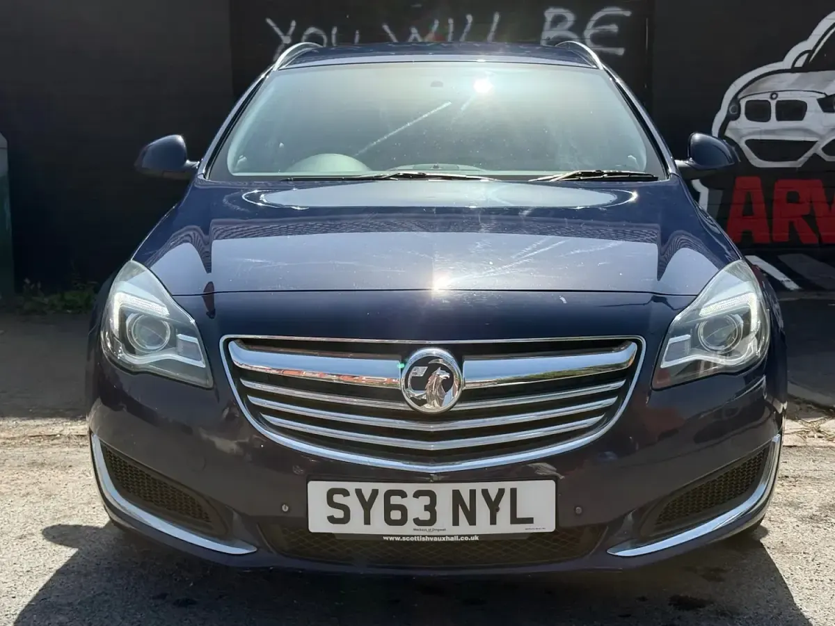 Used Vauxhall Insignia Design Edition 163 HP (119 kW) 2014 Blue Estate
