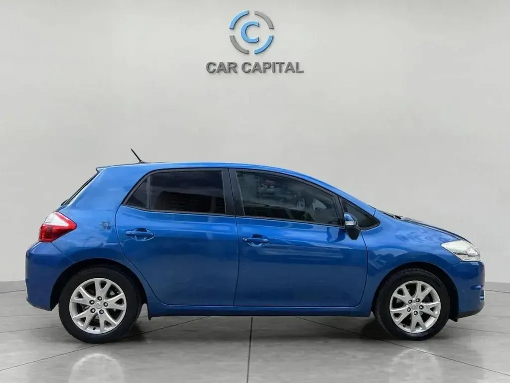 Used Toyota Auris 132 HP (97 kW) 2012 Blue Hatchback