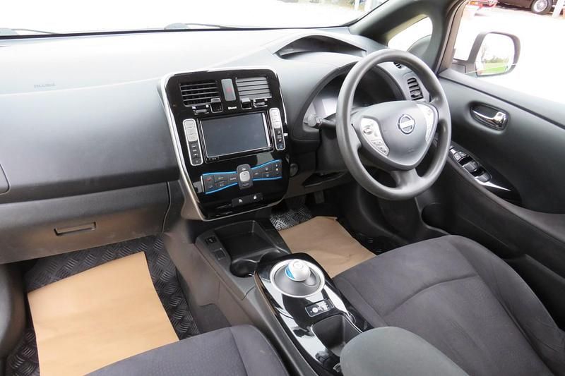 Usado Nissan Leaf Acenta 80 kW (109 HP) 2015 Branco Citadino