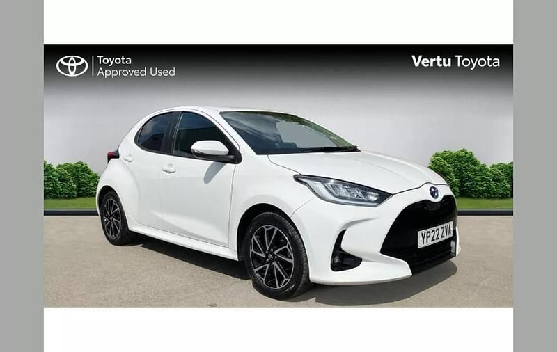 White Used 2022 Toyota Yaris Hybrid Design Hatchback | £14,077 (Fair price) - Image 1/4